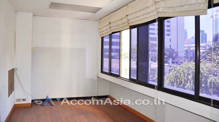 8  Apartment For Rent in Sukhumvit ,Bangkok BTS Nana at Perfect for Pet lovers Apartment, near NIST Intl AA10559
